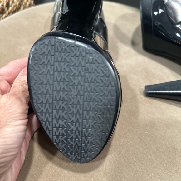 Michael kors platform heels - Picture 4 of 9